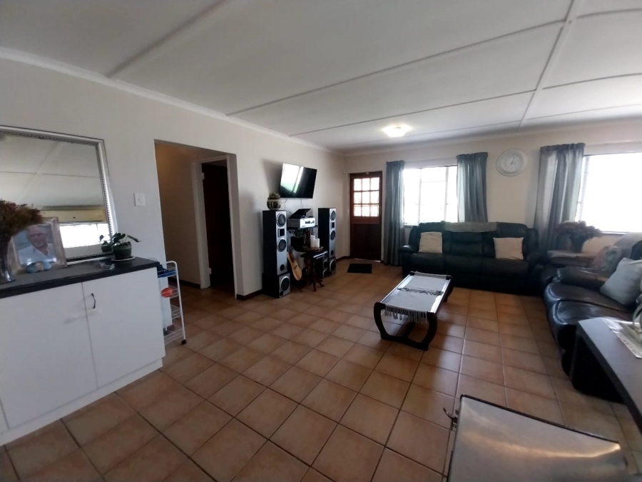 5 Bedroom Property for Sale in Worcester West Western Cape